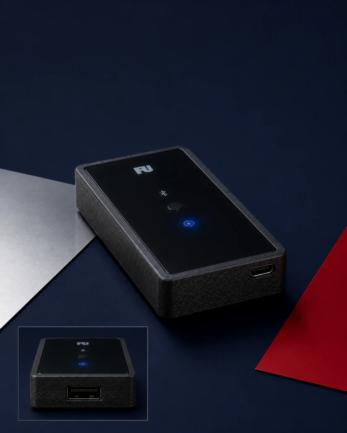 黑色半透明亚克力顶盖的 FuPrint 打印盒子